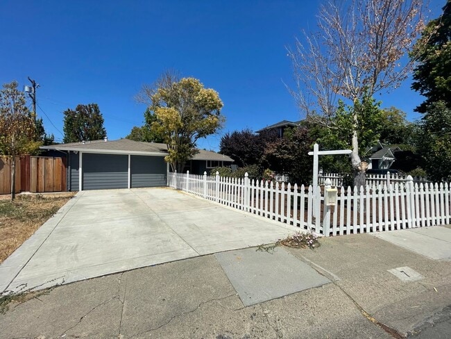 property at 7 Greenwood Pl