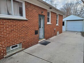 11457 Leverne in Redford, MI - Foto de edificio - Building Photo