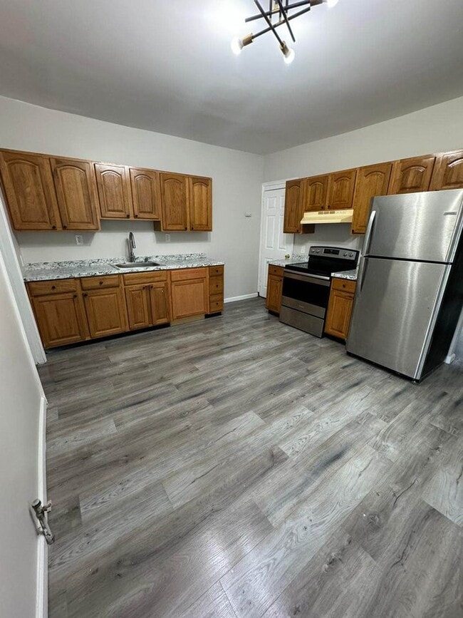 property at 1252 S 6th Ave