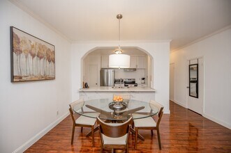 2842 Holly Hall St in Houston, TX - Building Photo - Building Photo