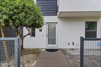 325 E Coronado Rd in Phoenix, AZ - Building Photo - Building Photo