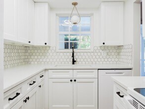 136 Yacht Club Dr in North Palm Beach, FL - Building Photo - Building Photo
