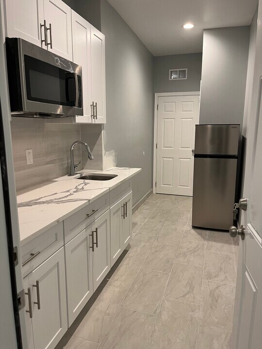 425 S 43rd St, Unit 1 in Philadelphia, PA - Foto de edificio