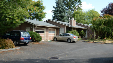 3410 SE 111th Ave in Portland, OR - Building Photo - Building Photo