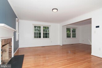 11400 Dorchester Ln in Rockville, MD - Building Photo - Building Photo