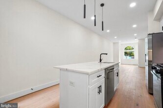 808 12th St NE, Unit #1 in Washington, DC - Building Photo - Building Photo