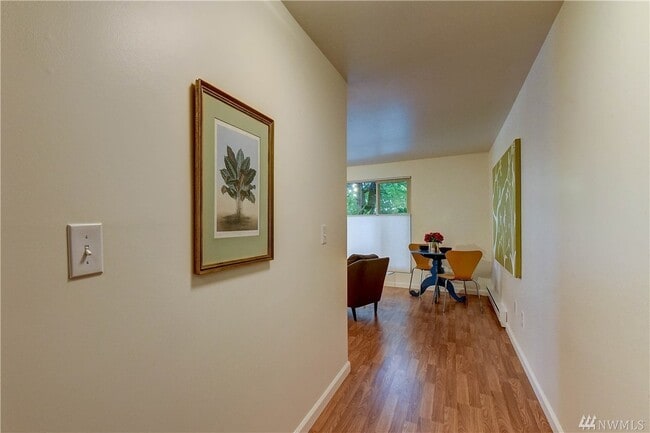 11208 NE 68th St, Unit 111 in Kirkland, WA - Building Photo - Building Photo