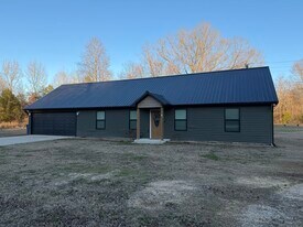 871 Deep Gap Rd in Jackson, TN - Building Photo