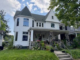 610 Parkwood St NE, Unit Apt 2 in Grand Rapids, MI - Building Photo