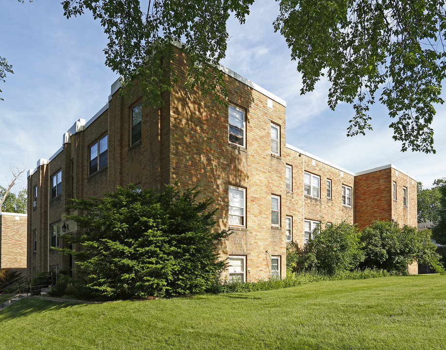 Ford Parkway Apartments in St. Paul, MN - Building Photo