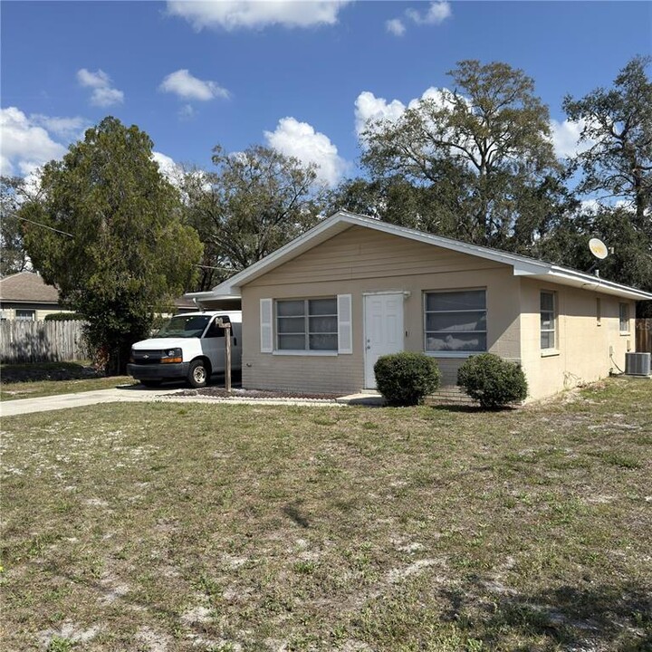 10411 N Otis Ave in Tampa, FL - Building Photo