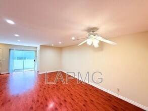 12251 Moorpark St in Los Angeles, CA - Building Photo - Building Photo