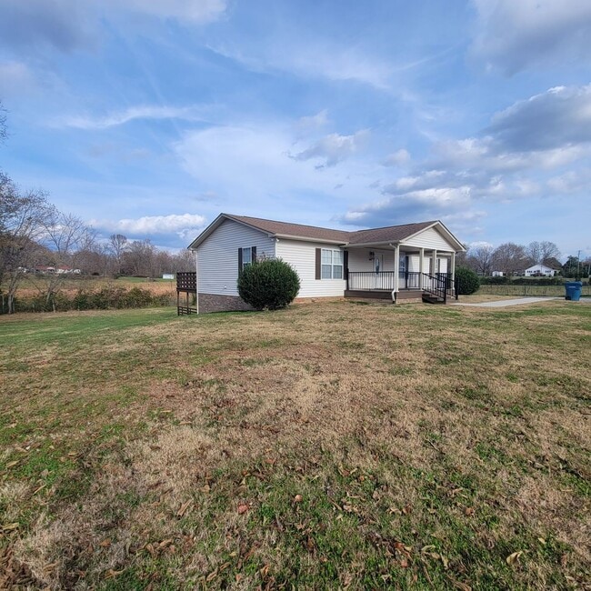 8095 Nashville Hwy in Baxter, TN - Building Photo - Building Photo