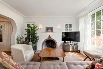 3484 Oak Glen Dr in Los Angeles, CA - Building Photo - Building Photo