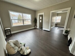 300 Charles St in Waterloo, IA - Building Photo - Building Photo