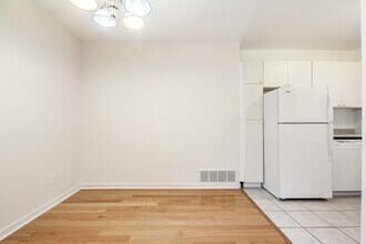 Vanhorne in Toronto, ON - Building Photo - Building Photo