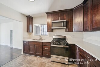 5391 Romaine St in Los Angeles, CA - Building Photo - Building Photo