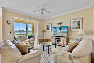 10480 Washingtonia Palm Way, Unit 1117 in Ft. Myers, FL - Building Photo