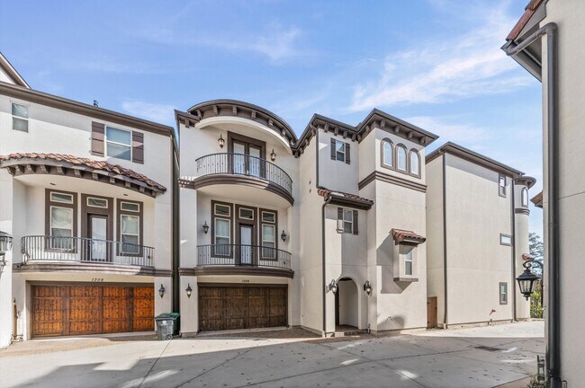 1306 Hawthorne St in Houston, TX - Building Photo - Building Photo