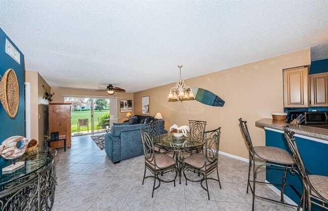 6000 Bahia Del Mar Cir N in St. Petersburg, FL - Building Photo - Building Photo