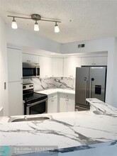 12760 Vista Isles Dr in Sunrise, FL - Foto de edificio - Building Photo