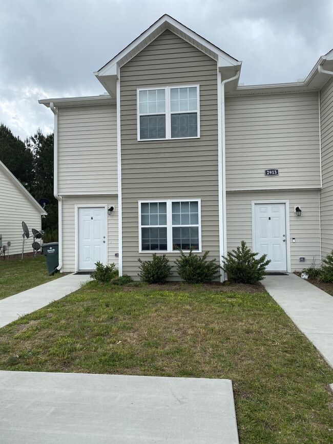 2913 Lee Ct in Greenville, NC - Foto de edificio - Building Photo