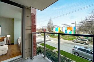 Art on 6th in Vancouver, BC - Building Photo - Building Photo