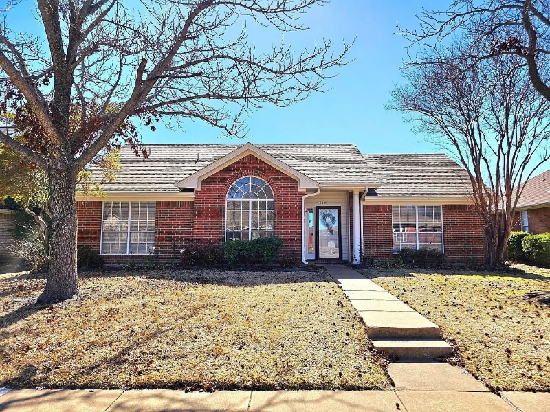 8381 Cripple Creek Dr in Frisco, TX - Building Photo