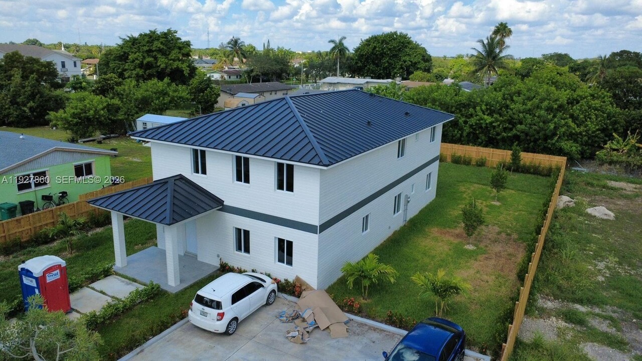 722 NW 6th Ct in Florida City, FL - Building Photo