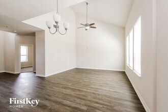 6610 Blimp Base Rd in Hitchcock, TX - Building Photo - Building Photo