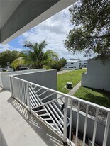 1990 NW 4th Ct in Miami, FL - Building Photo
