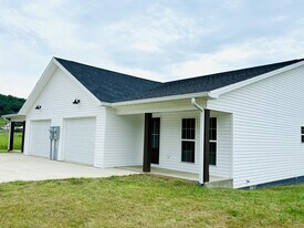302 Clear sky Wy in Monticello, KY - Building Photo