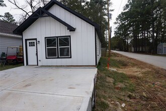 9583 Darkwood St in Willis, TX - Building Photo - Building Photo