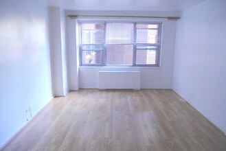85-15 Main St in Queens, NY - Building Photo - Building Photo