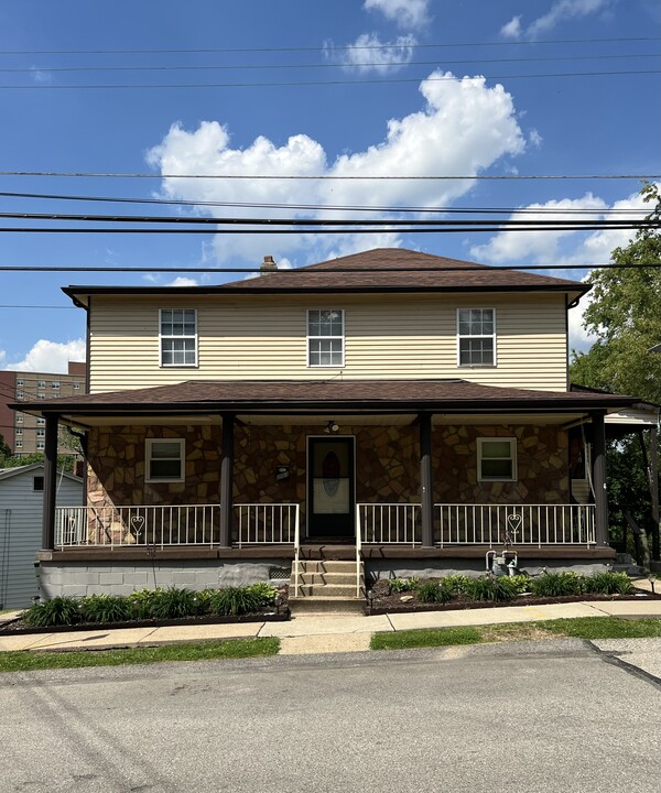 203 E Eugene St, Unit B in Homestead, PA - Building Photo