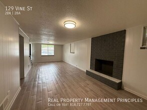 129 Vine St in Platte City, MO - Building Photo - Building Photo