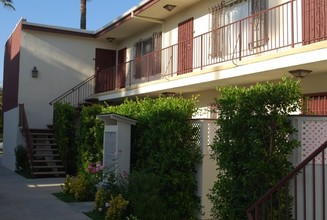 9814 Regent St in Los Angeles, CA - Foto de edificio - Building Photo