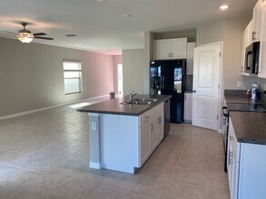7031 Samuel Ivy Dr in Tampa, FL - Building Photo - Building Photo