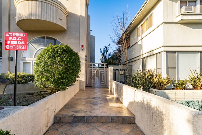 928 19th St in Santa Monica, CA - Foto de edificio - Building Photo