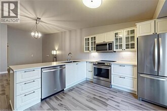 4013 Kilmer Dr in Burlington, ON - Building Photo - Building Photo