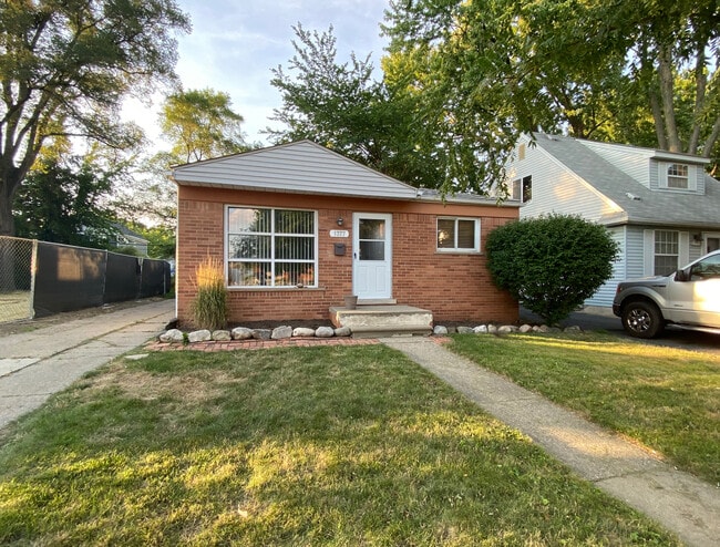 property at 1377 Chapin Ave
