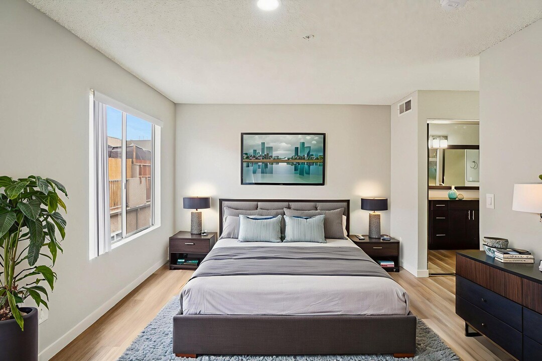 Windfaire Apartments in North Hollywood, CA - Building Photo