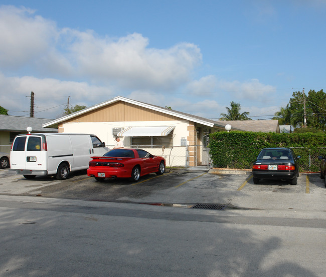 1881 -1891 SW 44th Ave in Fort Lauderdale, FL - Foto de edificio - Building Photo