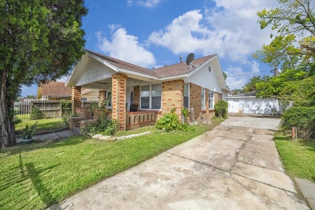 2504 Oakcliff St in Houston, TX - Building Photo - Building Photo
