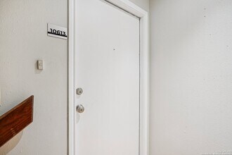 10609 Starcrest Dr in San Antonio, TX - Building Photo - Building Photo