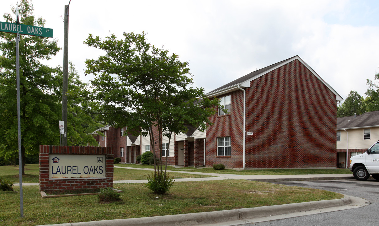 Laurel Oaks Apartments in Durham, NC - Foto de edificio