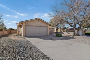 8120 Ruidoso Rd NE in Albuquerque, NM - Building Photo