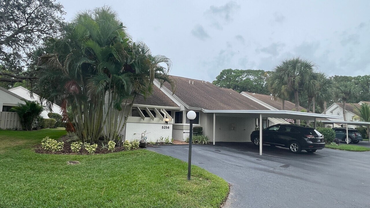 5256 Myrtle Wood in Sarasota, FL - Building Photo