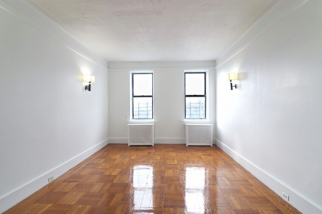 45 E Mosholu Pkwy N in Bronx, NY - Building Photo