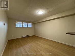 56 Windward St in St Catharines, ON - Building Photo - Building Photo